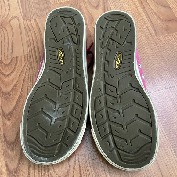 Keen Cream and Pink Sneakers with Lace-Up Design - Picture 6 of 6